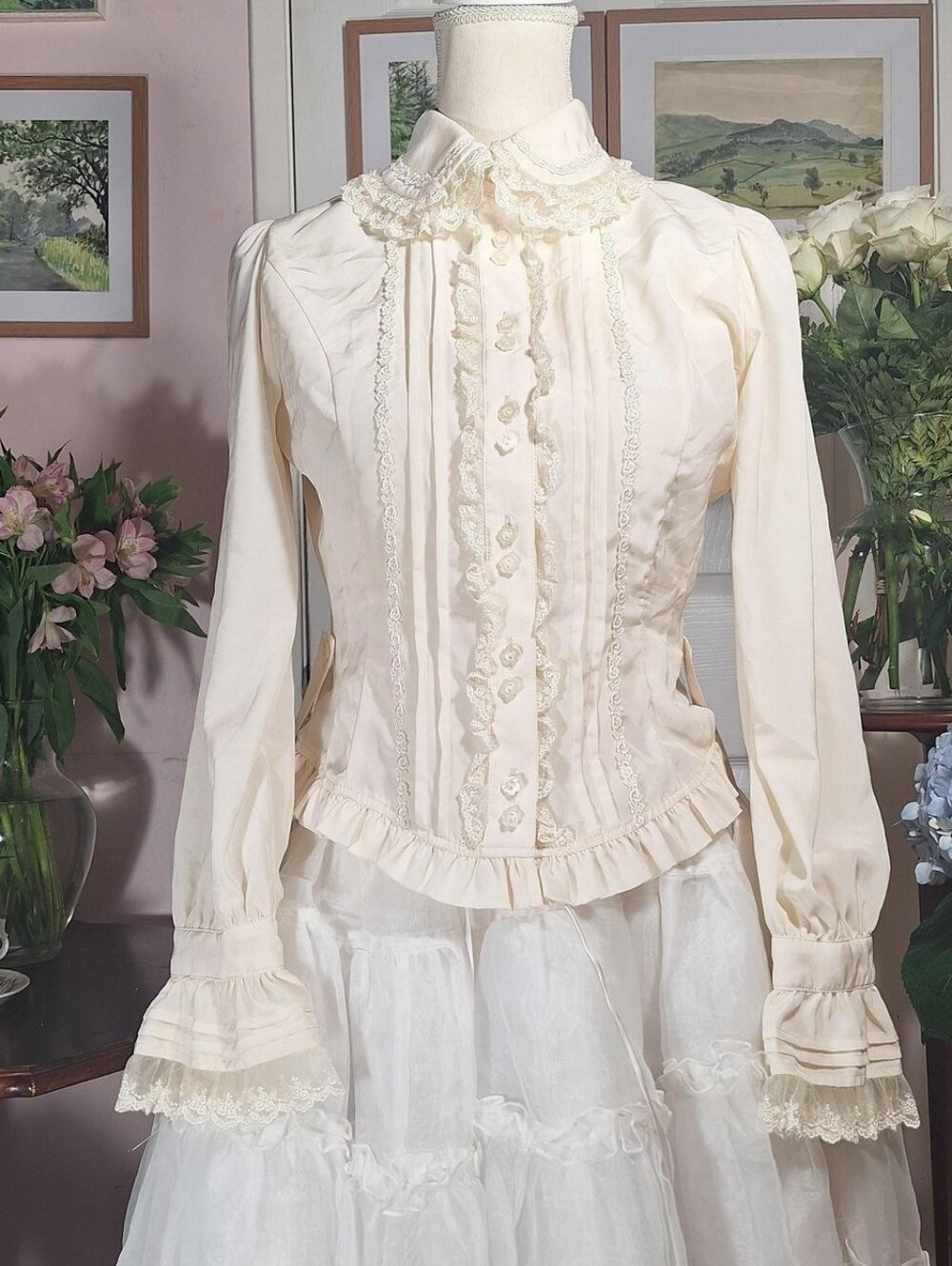 Innocent World Ivory Rose Lace Collar Blouse | Classic Lolita